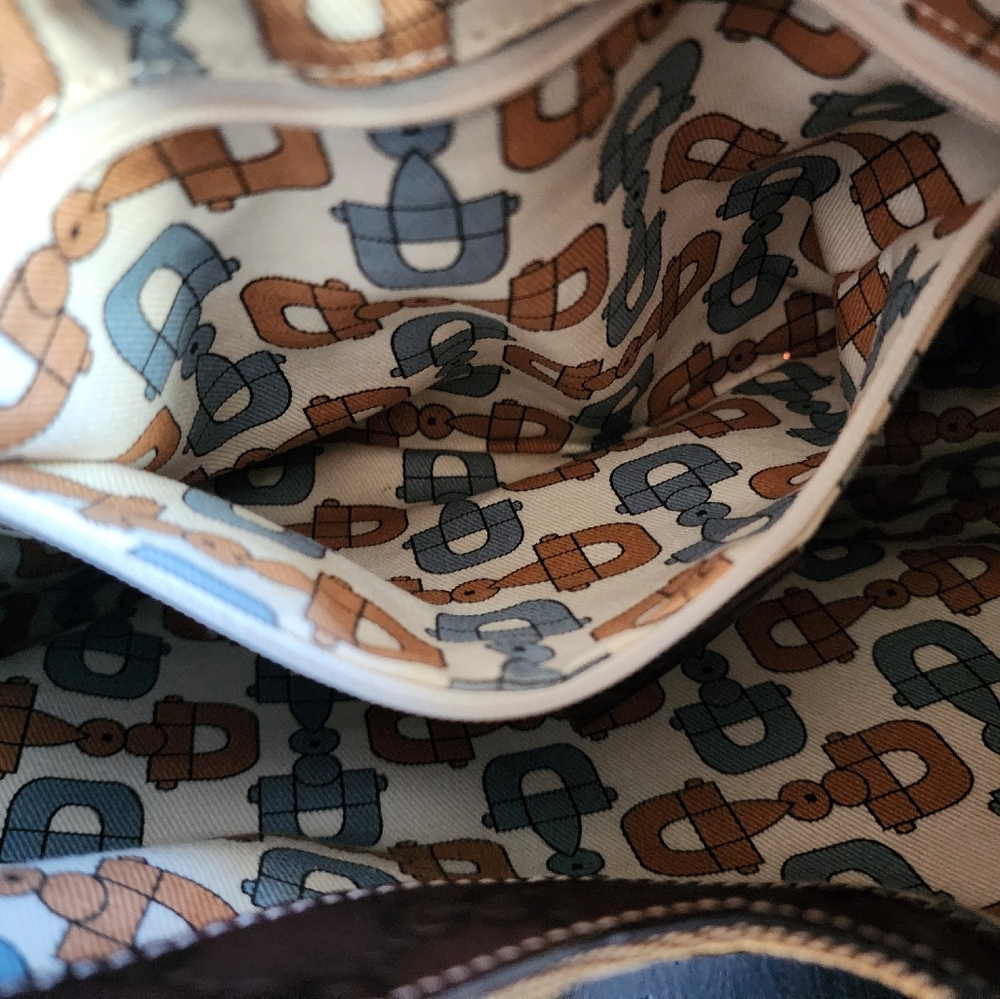 Gucci GG Signature-Trimmed Colbert Hobo - Picture 16 of 16